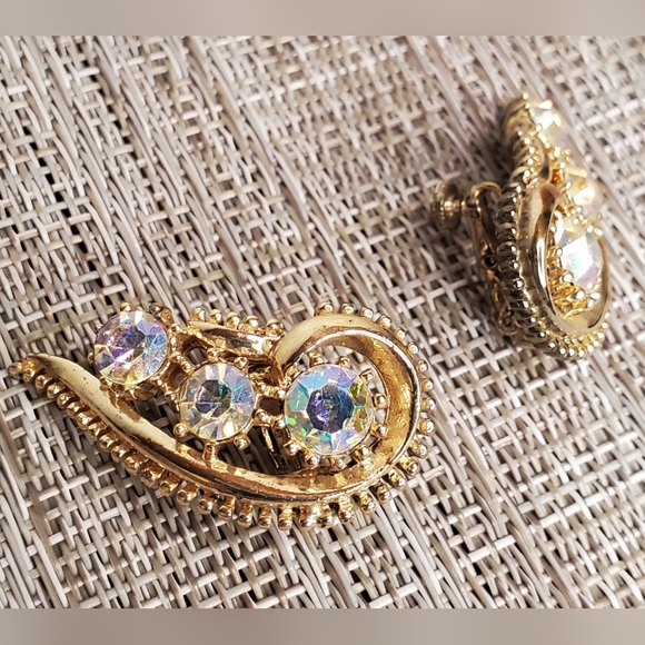 Vintage Estate Jewelry Signed Coro Clip On Earrings - Picture 2 of 4
